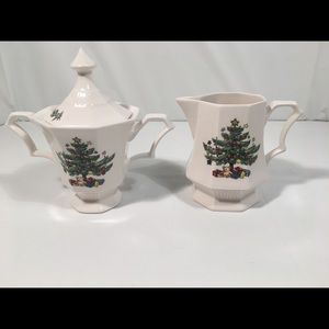 Nikki Christmastime Creamer & Sugar Bowl with Lid